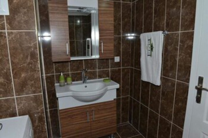 Room 2 of 33