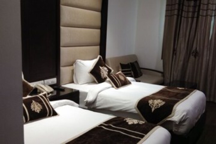Room 7 of 14