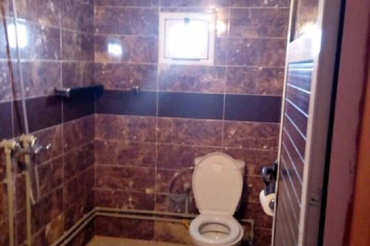 Room 11 of 24