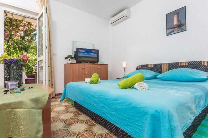 Excellent Double Bed Room With Balcony and Sea View in Okrug