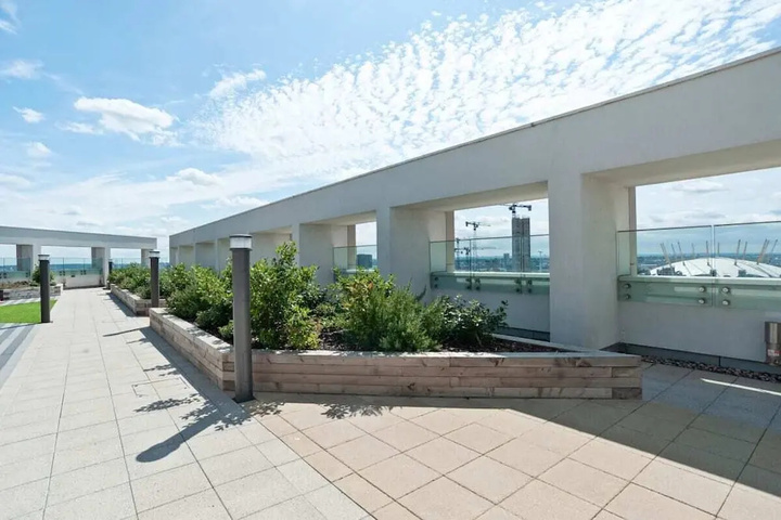 Stunning 1-bed apt W / roof Terrace in Canning Town