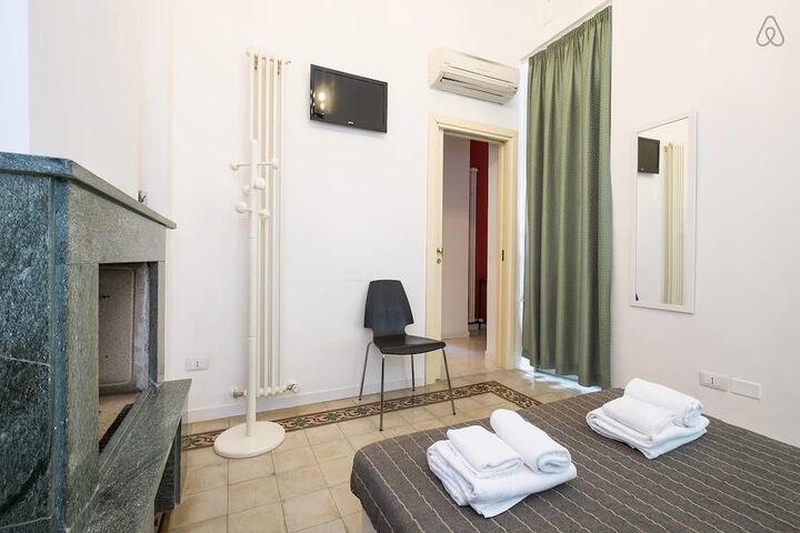 Room 4 of 63