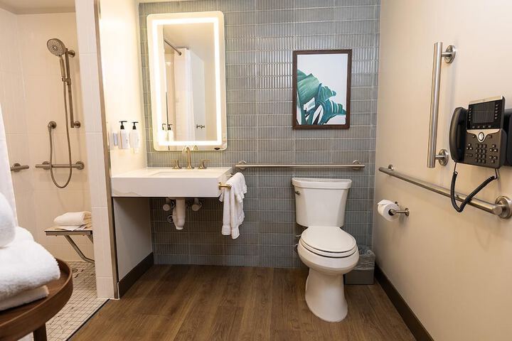 Room 10 of 26