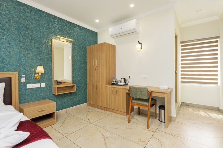 Room 16 of 33