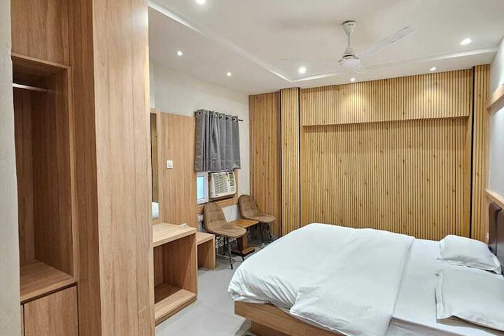 Room 2 of 8