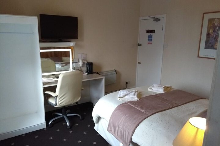 Room 10 of 40