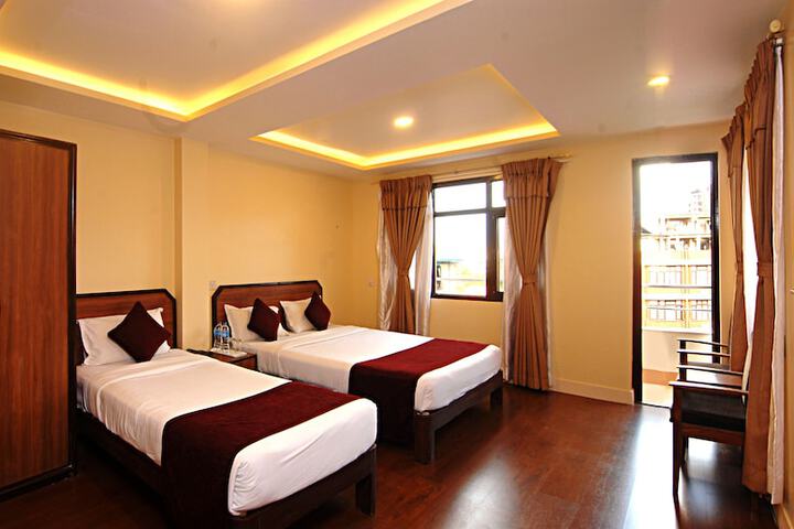Room 3 of 44