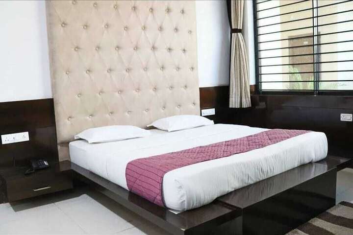 Room 4 of 11