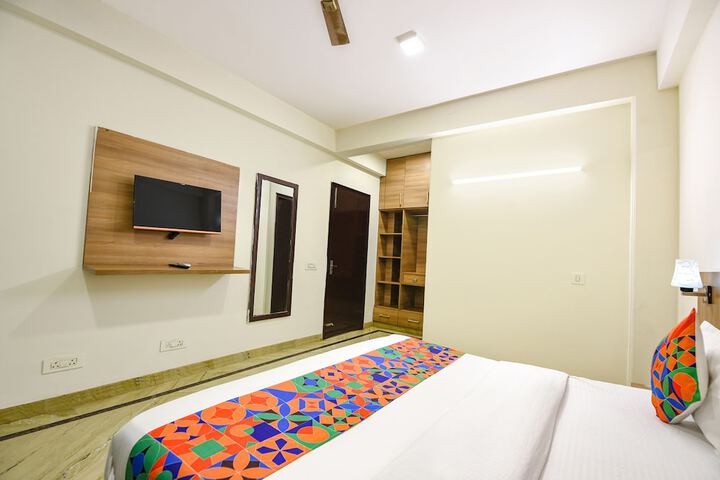 Room 13 of 35