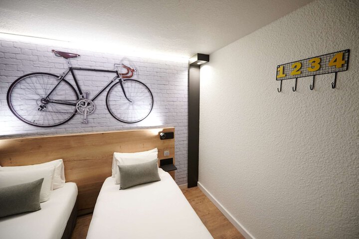 Room 34 of 77