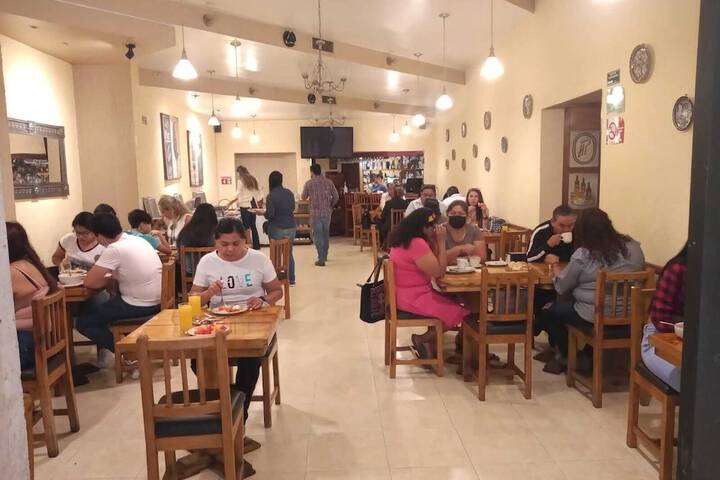 Dining 21 of 30