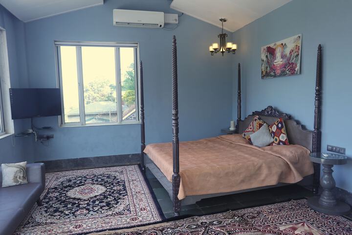 Room 4 of 30