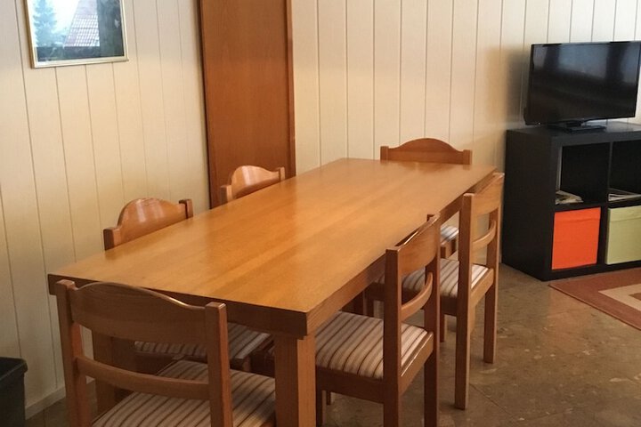 Room 12 of 32