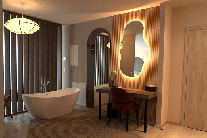 Room 76 of 165