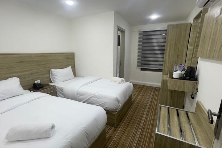 Room 17 of 29