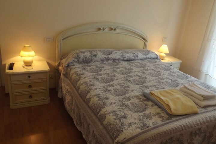 Room 3 of 34