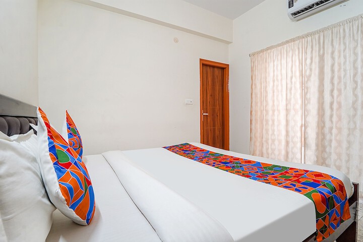 Room 9 of 32