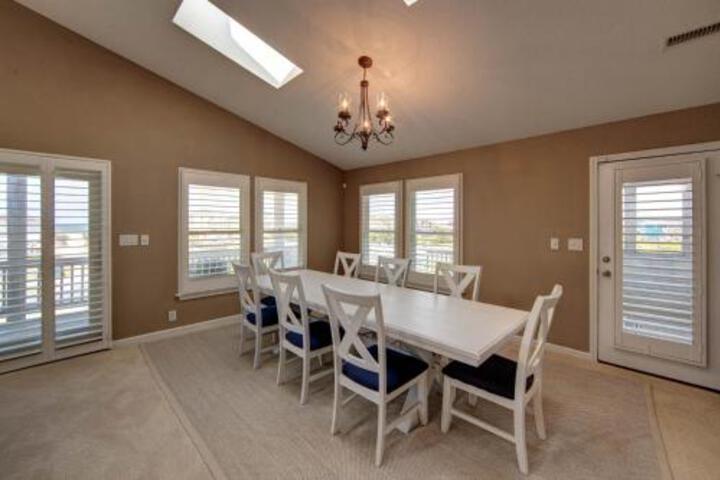Exterior of 5813 Crowes Nest by Resort Realty