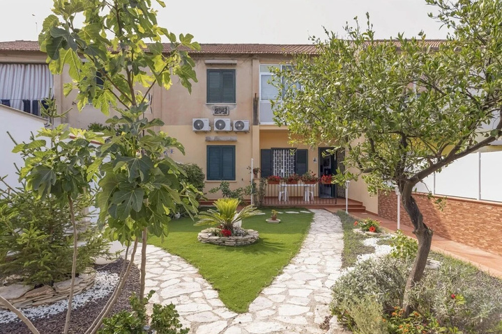 Beautiful Holiday Home in Palermo With Balcony and Netflix