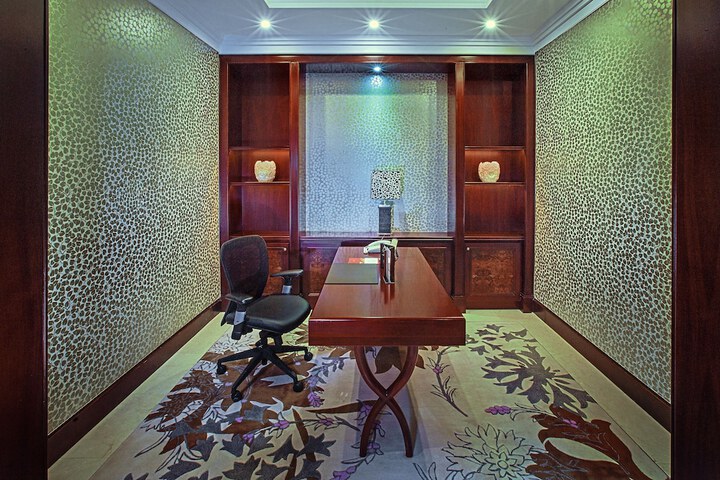 Room 8 of 103