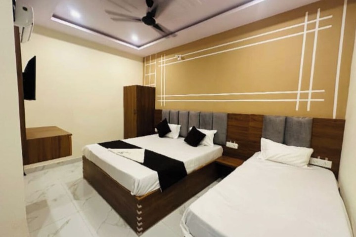 Room 5 of 16