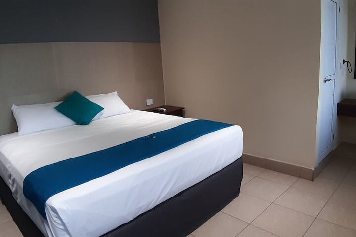 Room 4 of 19