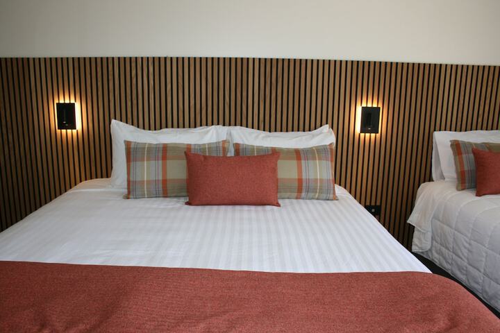Room 5 of 25
