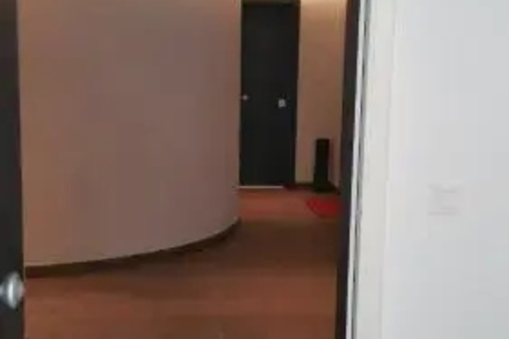 Room 6 of 11
