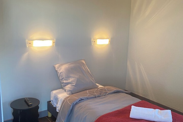 Room 9 of 13