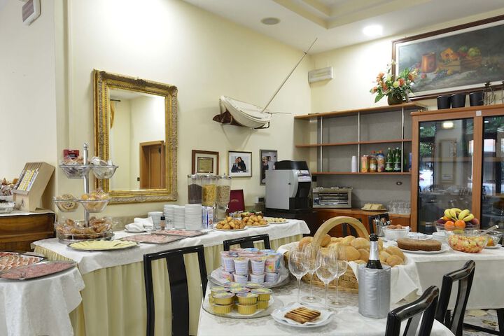 Breakfast/Coffee Service 27 of 43