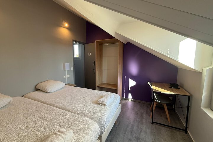 Room 3 of 20