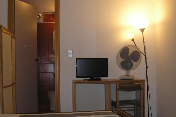 Room 10 of 35