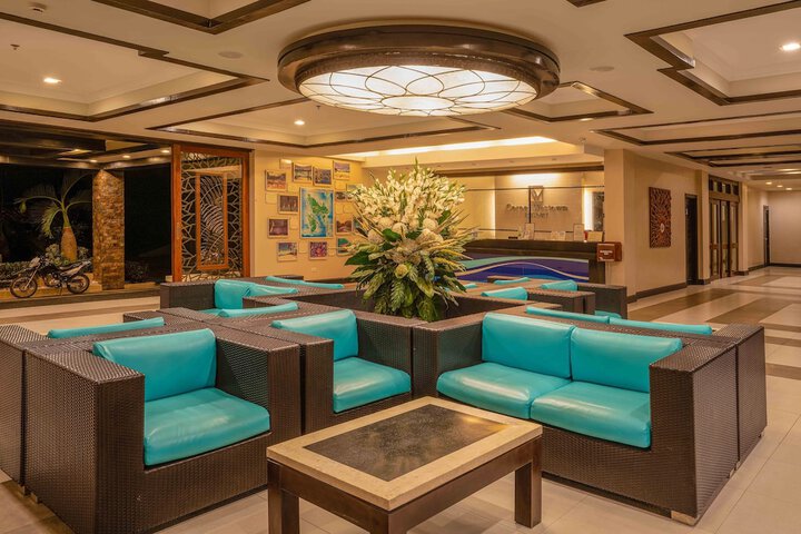Entrance & Lobby