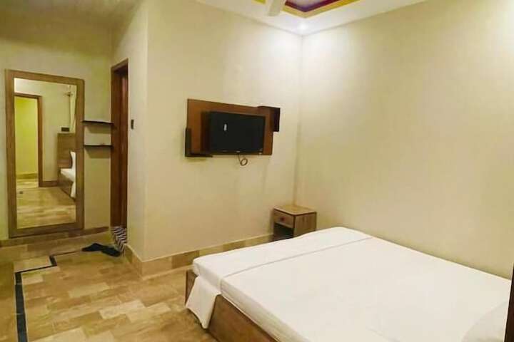 Room 9 of 36