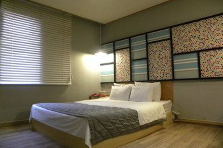 Room 35 of 53