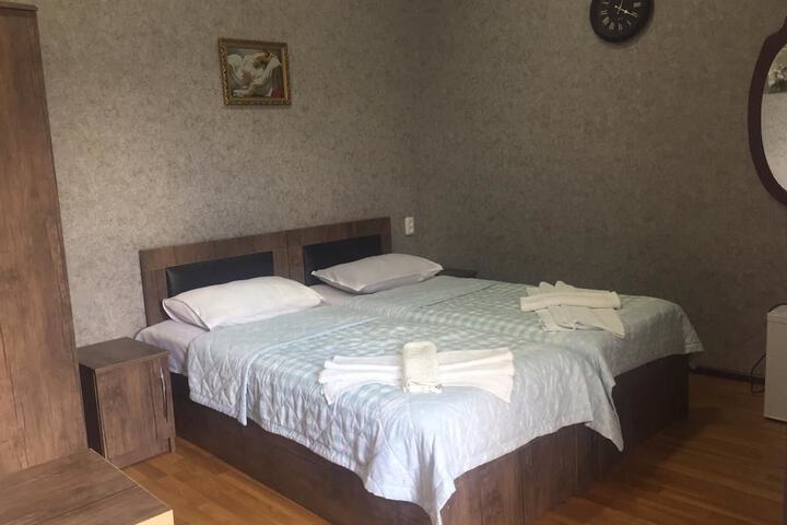 Room 9 of 33