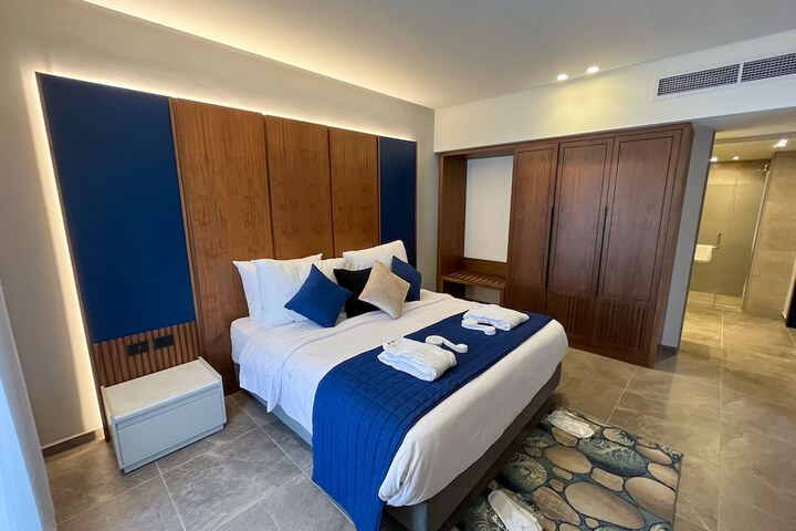 Room 15 of 85