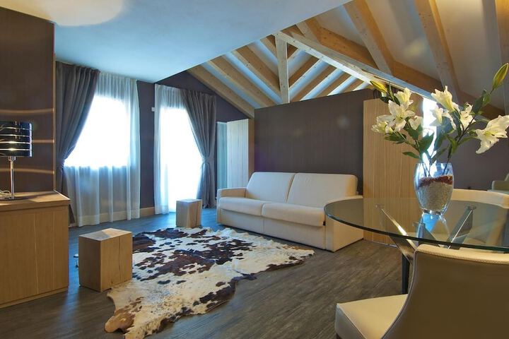 Room 48 of 70