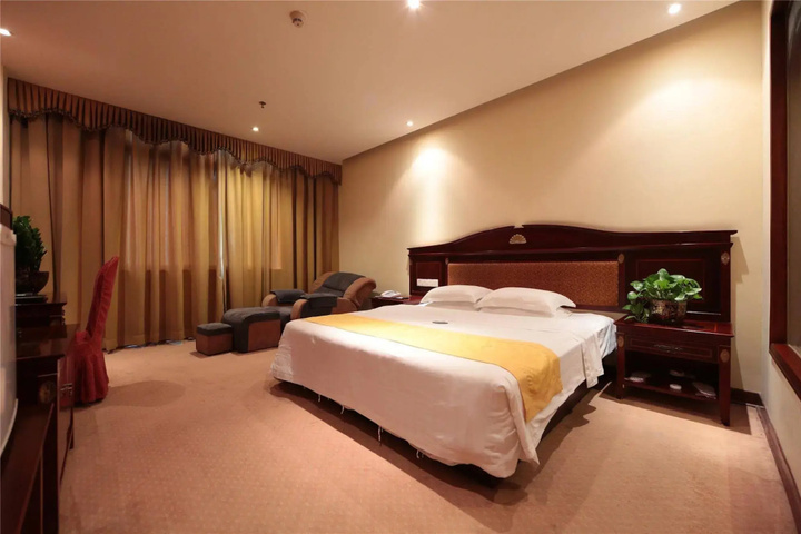 Room 6 of 37