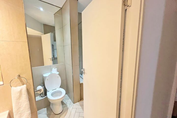 Room 102 of 181