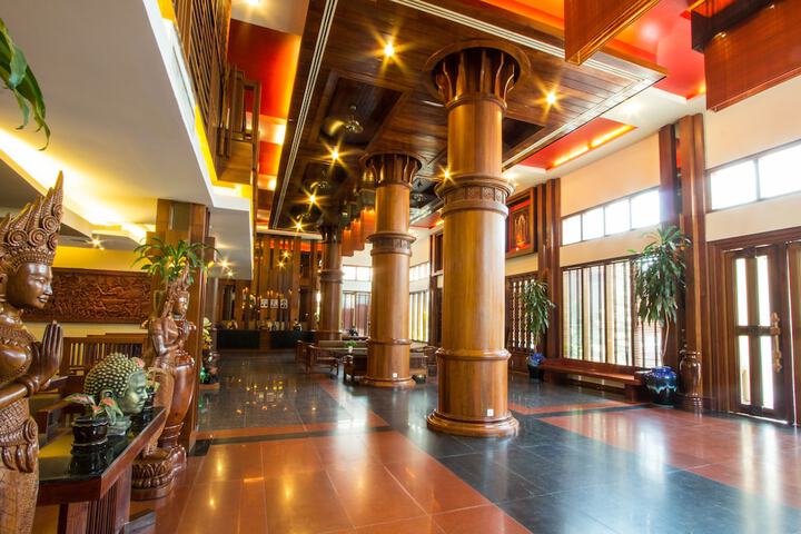 Hotel Lobby
