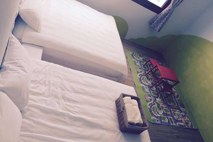 Room 8 of 15