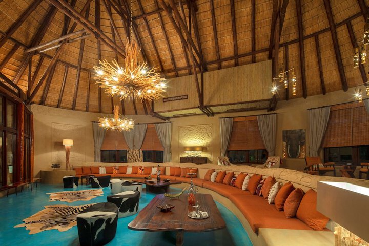 Lounge 161 of 221