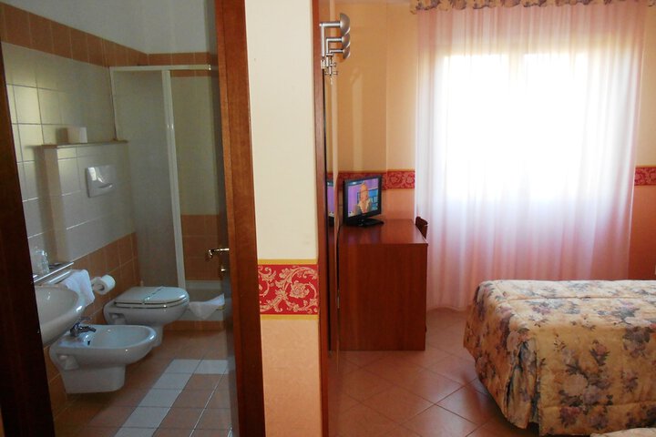 Room 6 of 22