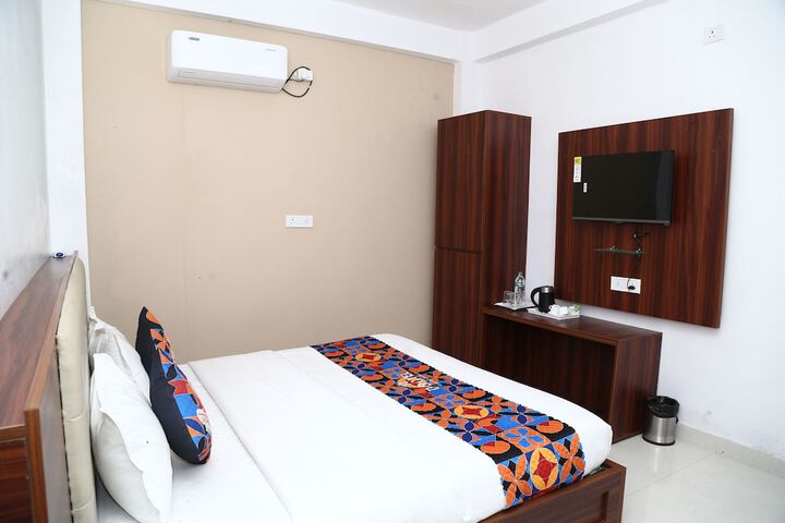 Room 4 of 14