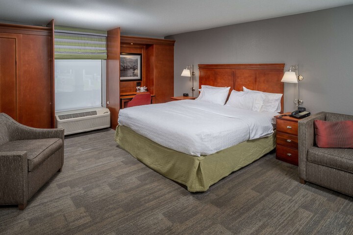 1 King Bed with Refrigerator, Microwave (7 of 10)