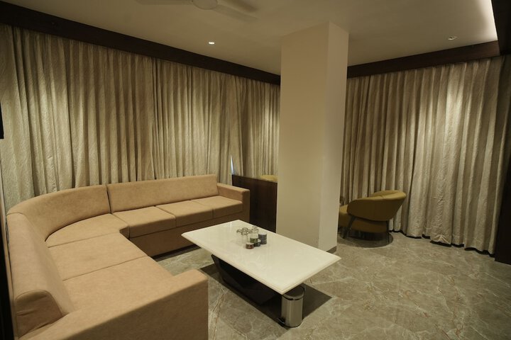 Room 8 of 34