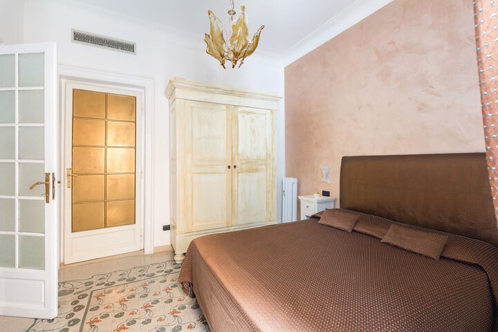 Room 28 of 75