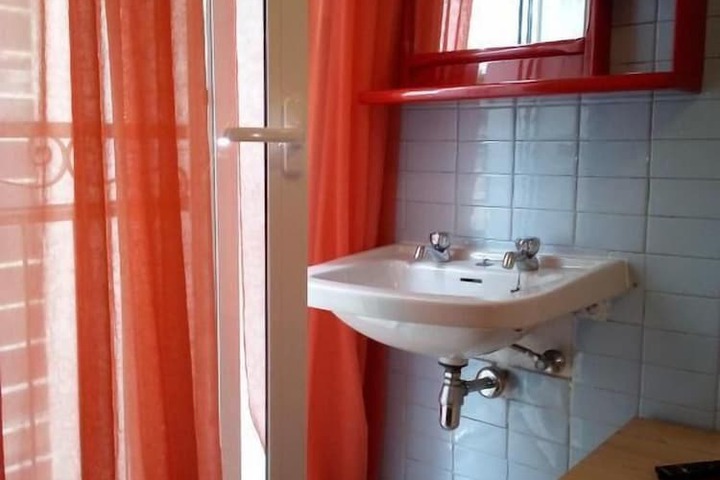 Room 6 of 14