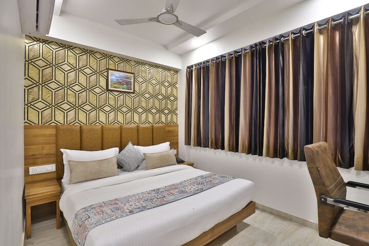 Room 5 of 15